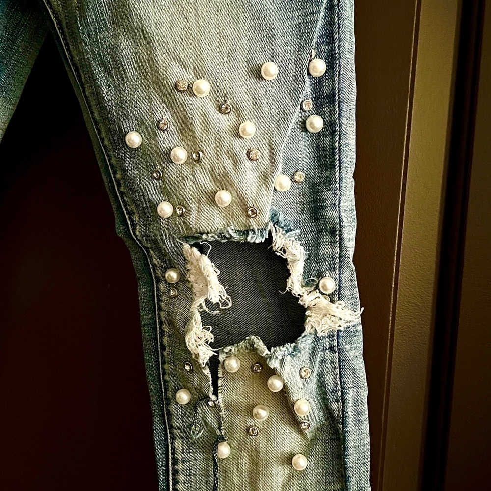 Machine Destroyed Cropped Jeans! Pearl accents! Sz Xs - Picture 6 of 13